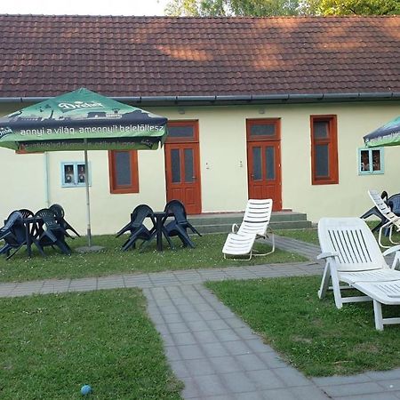 Aqua Hostel Siofok Exterior photo